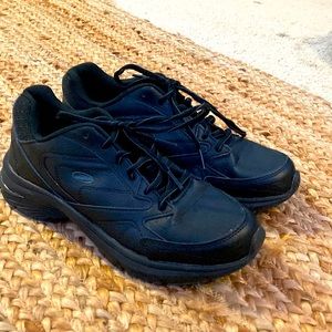 Black tennis shoes
